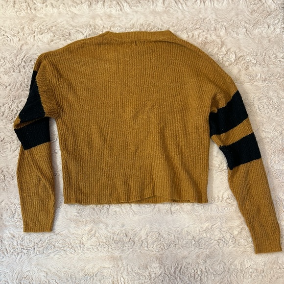 J+L size xs sweater • John + Jenn - Picture 7 of 9